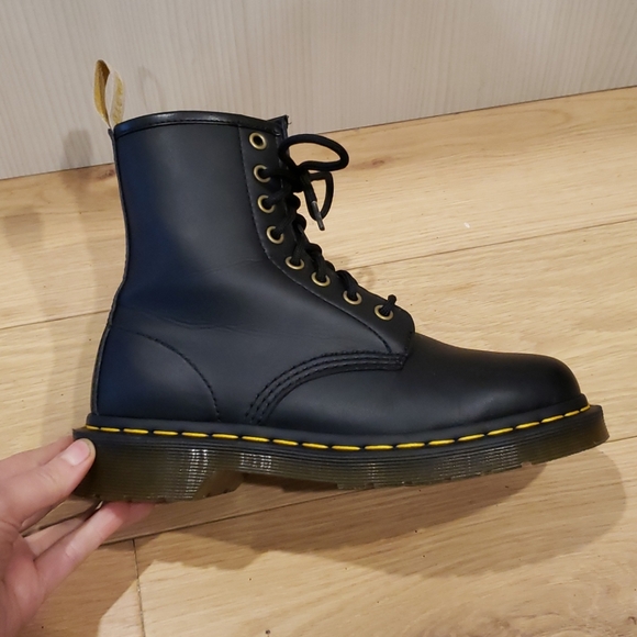 Like new vegan leather dr martens 1460 boots pascal sz 6 - Picture 6 of 10